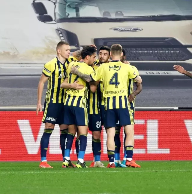 Fenerbahçe sahasında karşılaştığı Denizlispor'u 1-0 mağlup etti Fenerbahçe sahasında karşılaştığı Denizlispor'u 1-0 mağlup etti
