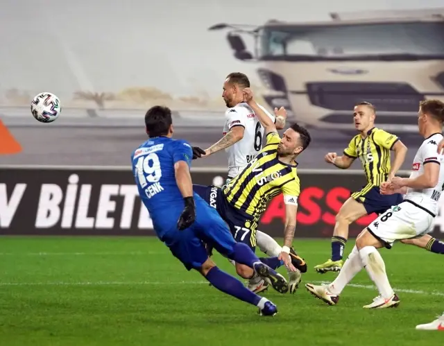 Fenerbahçe sahasında karşılaştığı Denizlispor'u 1-0 mağlup etti Fenerbahçe sahasında karşılaştığı Denizlispor'u 1-0 mağlup etti