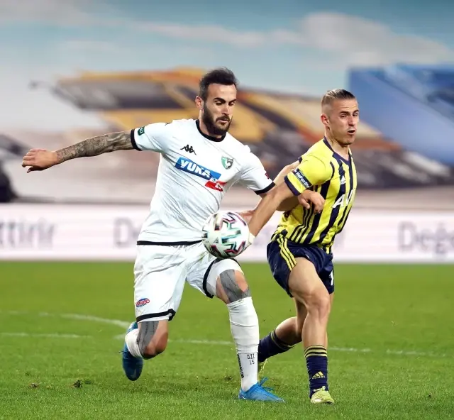 Fenerbahçe sahasında karşılaştığı Denizlispor'u 1-0 mağlup etti Fenerbahçe sahasında karşılaştığı Denizlispor'u 1-0 mağlup etti