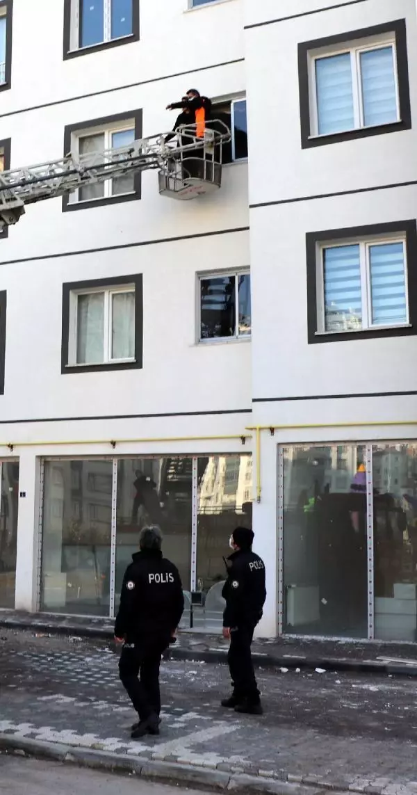 Tartıştığı eşini odaya kilitleyen kocanın yargılanmasına başlandı Tartıştığı eşini odaya kilitleyen kocanın yargılanmasına başlandı
