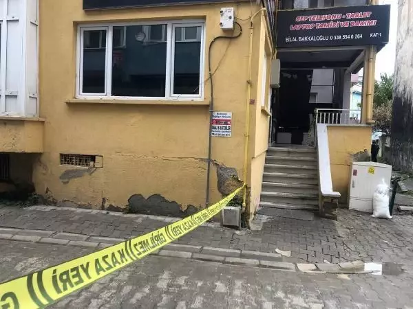 SAKARYA Telefon tamircisi dükkanında ölü bulundu SAKARYA Telefon tamircisi dükkanında ölü bulundu