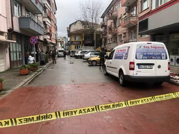 SAKARYA Telefon tamircisi dükkanında ölü bulundu SAKARYA Telefon tamircisi dükkanında ölü bulundu