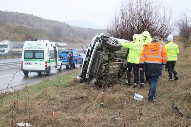 TEM otoyolunda feci kaza! Sürücü, şarampole uçan otomobilden fırladı TEM otoyolunda feci kaza! Sürücü, şarampole uçan otomobilden fırladı