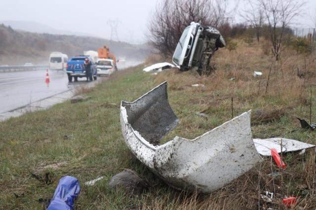 TEM otoyolunda feci kaza! Sürücü, şarampole uçan otomobilden fırladı TEM otoyolunda feci kaza! Sürücü, şarampole uçan otomobilden fırladı