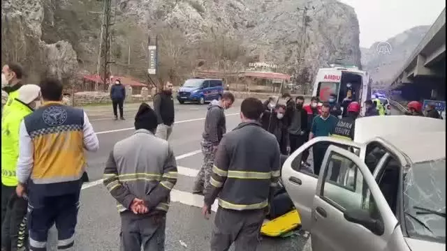 Tır ile otomobil çarpıştı: 1 ölü, 4 yaralı Tır ile otomobil çarpıştı: 1 ölü, 4 yaralı
