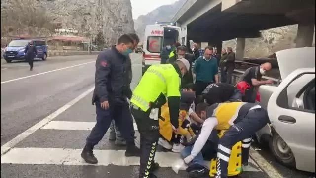 Tır ile otomobil çarpıştı: 1 ölü, 4 yaralı Tır ile otomobil çarpıştı: 1 ölü, 4 yaralı