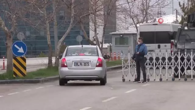 Son dakika 3. sayfa: Tutuklanan amiraller Ankara Terörle Mücadele Şube Müdürlüğü'ne getirildi Son dakika 3. sayfa: Tutuklanan amiraller Ankara Terörle Mücadele Şube Müdürlüğü'ne getirildi
