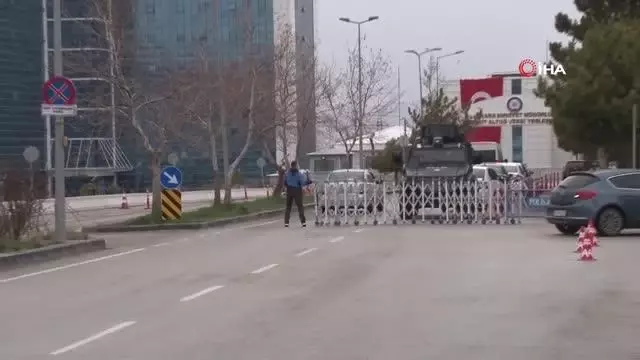 Son dakika 3. sayfa: Tutuklanan amiraller Ankara Terörle Mücadele Şube Müdürlüğü'ne getirildi Son dakika 3. sayfa: Tutuklanan amiraller Ankara Terörle Mücadele Şube Müdürlüğü'ne getirildi