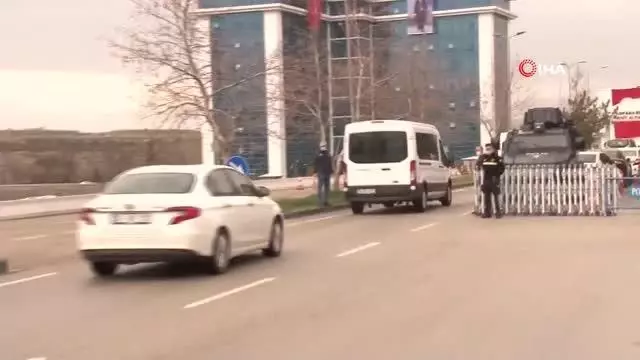 Son dakika 3. sayfa: Tutuklanan amiraller Ankara Terörle Mücadele Şube Müdürlüğü'ne getirildi Son dakika 3. sayfa: Tutuklanan amiraller Ankara Terörle Mücadele Şube Müdürlüğü'ne getirildi