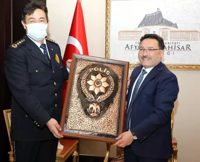 Vali Çiçek: 'Pandemi döneminde emniyet ekiplerimiz sahada sürekli görev aldı' Vali Çiçek: 'Pandemi döneminde emniyet ekiplerimiz sahada sürekli görev aldı'
