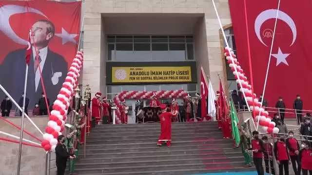 Yapımı tamamlanan eğitim tesisleri Bakan Selçuk'un video konferans yöntemiyle katıldığı törenle hizmete açıldı Yapımı tamamlanan eğitim tesisleri Bakan Selçuk'un video konferans yöntemiyle katıldığı törenle hizmete açıldı