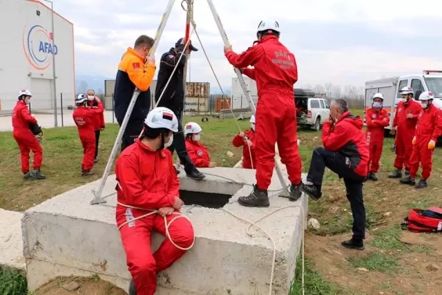 21 Kişi tüm eğitimleri başarı ile geçti 21 Kişi tüm eğitimleri başarı ile geçti