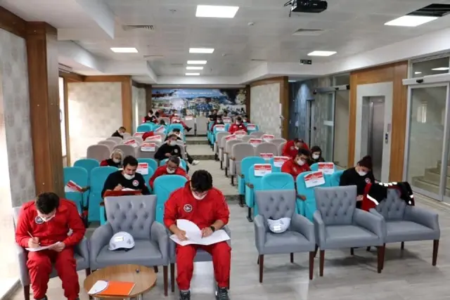21 Kişi tüm eğitimleri başarı ile geçti 21 Kişi tüm eğitimleri başarı ile geçti