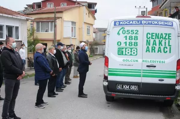Son dakika haberleri: 4 saat arayla koronavirüsten ölen çifte pencereden gözü yaşlı uğurlama Son dakika haberleri: 4 saat arayla koronavirüsten ölen çifte pencereden gözü yaşlı uğurlama