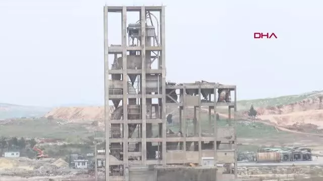 60 YILLIK SİLONUN 60 KİLO DİNAMİTLE YIKIM ANI KAMERADA; GÖKYÜZÜNÜ TOZ BULUTU SARDI 60 YILLIK SİLONUN 60 KİLO DİNAMİTLE YIKIM ANI KAMERADA; GÖKYÜZÜNÜ TOZ BULUTU SARDI