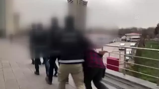 8 ilde uyuşturucu satıcılarına yönelik başlatılan 'Vadi' operasyonunda 81 şüpheli yakalandı (2) 8 ilde uyuşturucu satıcılarına yönelik başlatılan 'Vadi' operasyonunda 81 şüpheli yakalandı (2)