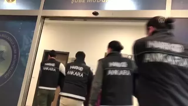 8 ilde uyuşturucu satıcılarına yönelik başlatılan 'Vadi' operasyonunda 81 şüpheli yakalandı (2) 8 ilde uyuşturucu satıcılarına yönelik başlatılan 'Vadi' operasyonunda 81 şüpheli yakalandı (2)