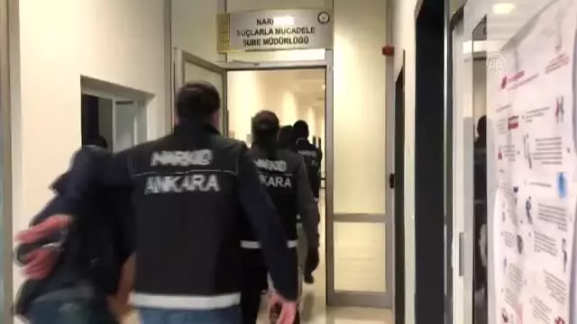 8 ilde uyuşturucu satıcılarına yönelik başlatılan 'Vadi' operasyonunda 81 şüpheli yakalandı (2) 8 ilde uyuşturucu satıcılarına yönelik başlatılan 'Vadi' operasyonunda 81 şüpheli yakalandı (2)