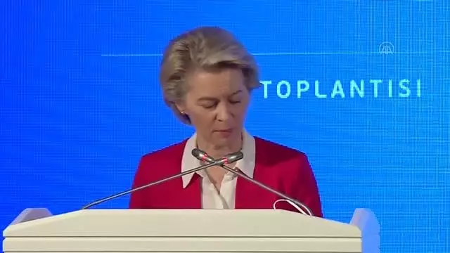 AB Komisyonu Başkanı Leyen, AB Konseyi Başkanı Michel'le ortak basın toplantısında konuştu AB Komisyonu Başkanı Leyen, AB Konseyi Başkanı Michel'le ortak basın toplantısında konuştu