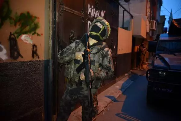 Son dakika: Adana merkezli 4 ilde şafak vakti uyuşturucu operasyonu Son dakika: Adana merkezli 4 ilde şafak vakti uyuşturucu operasyonu