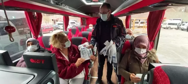 Artvin'den hareket eden şehirler arası otobüslerde yolculara AFAD eğitim videosu izletiliyor Artvin'den hareket eden şehirler arası otobüslerde yolculara AFAD eğitim videosu izletiliyor