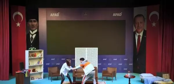 BURSA AFET BİLİNCİ TİYATRO OYUNUYLA ANLATILIYOR BURSA AFET BİLİNCİ TİYATRO OYUNUYLA ANLATILIYOR