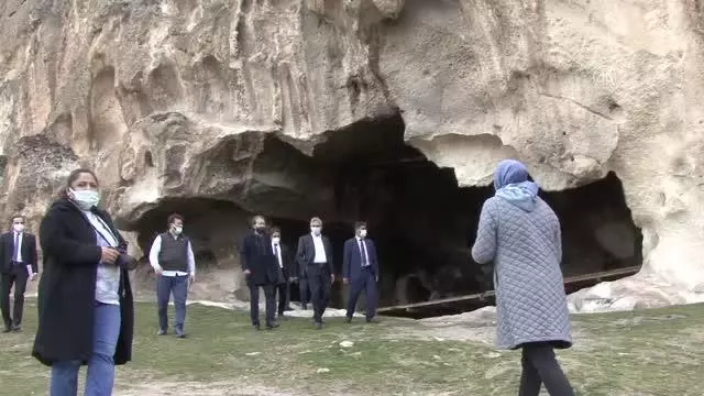 AFYONKARAHİSAR - TÜRSAB Başkanı Firuz Bağlıkaya'dan bu yılın turizm sezonu için iyimser tahmin AFYONKARAHİSAR - TÜRSAB Başkanı Firuz Bağlıkaya'dan bu yılın turizm sezonu için iyimser tahmin