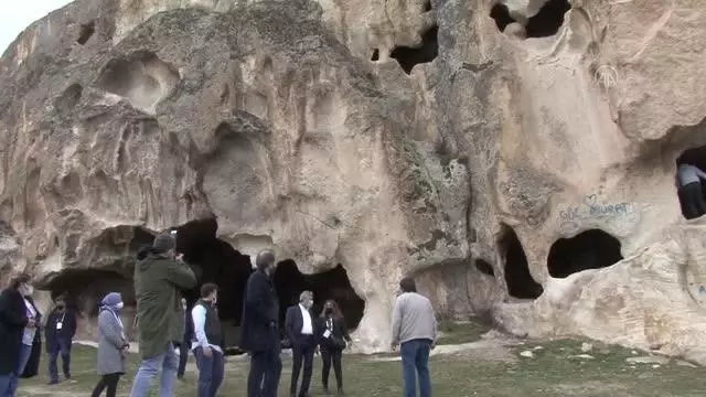 AFYONKARAHİSAR - TÜRSAB Başkanı Firuz Bağlıkaya'dan bu yılın turizm sezonu için iyimser tahmin AFYONKARAHİSAR - TÜRSAB Başkanı Firuz Bağlıkaya'dan bu yılın turizm sezonu için iyimser tahmin