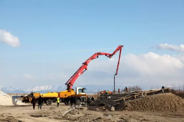 Ahlat Millet Bahçesi'nde hummalı çalışma Ahlat Millet Bahçesi'nde hummalı çalışma