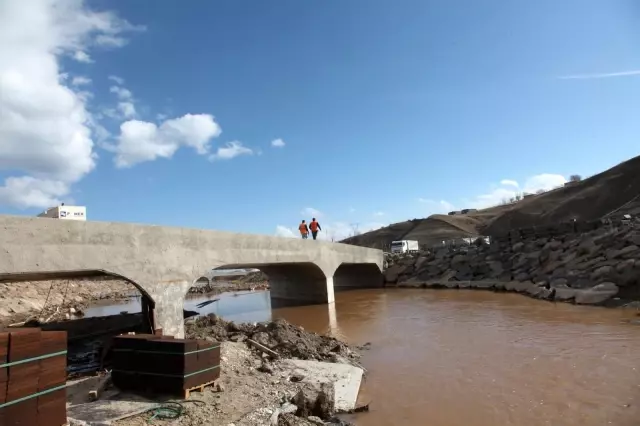Ahlat Millet Bahçesi'nde hummalı çalışma Ahlat Millet Bahçesi'nde hummalı çalışma