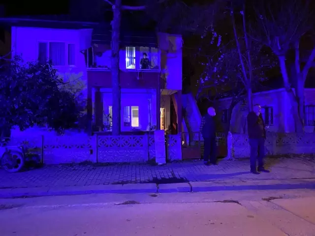 Son dakika haberleri... Alkol içerken sigarası evin içine düştü, yangında dumandan etkilendi Son dakika haberleri... Alkol içerken sigarası evin içine düştü, yangında dumandan etkilendi