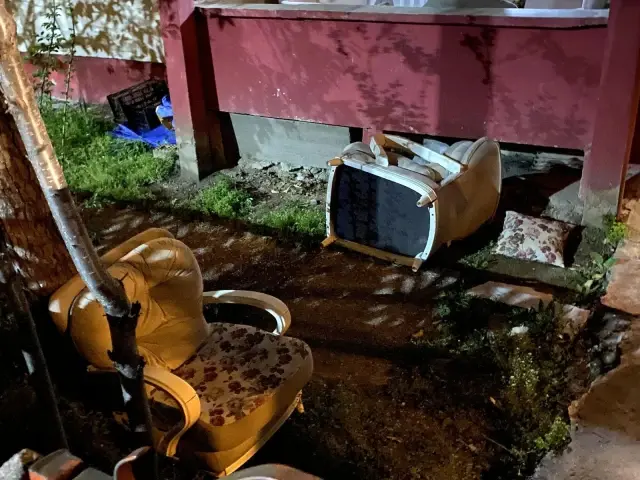 Son dakika haberleri... Alkol içerken sigarası evin içine düştü, yangında dumandan etkilendi Son dakika haberleri... Alkol içerken sigarası evin içine düştü, yangında dumandan etkilendi