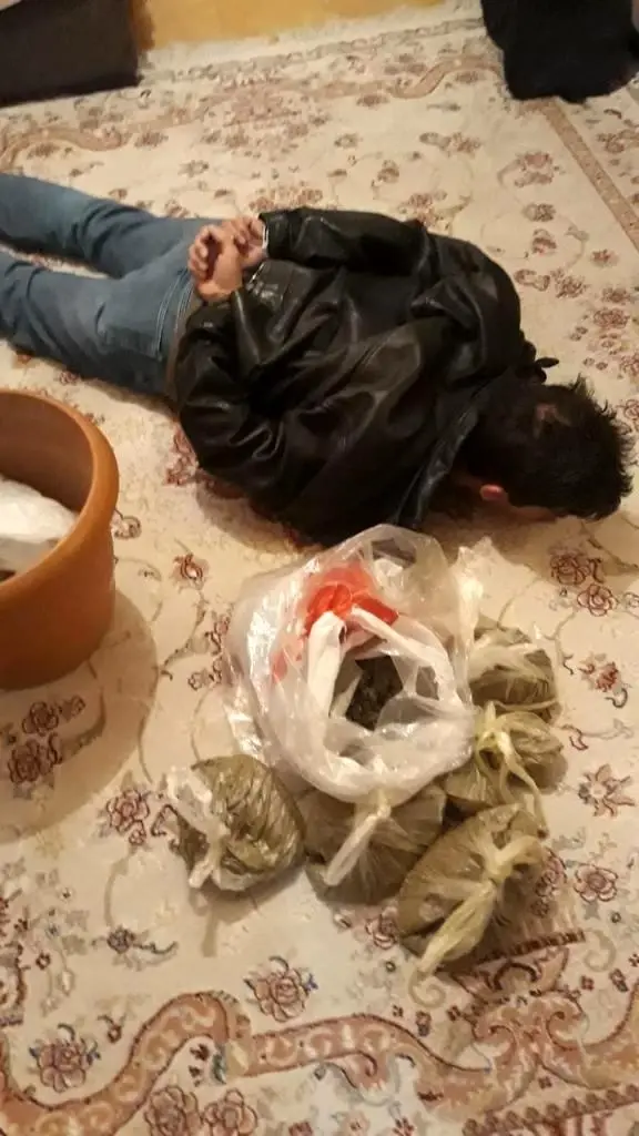 Ankara merkezli 8 ilde uyuşturucu satıcılarına 'Vadi' operasyonu: 81 gözaltı Ankara merkezli 8 ilde uyuşturucu satıcılarına 'Vadi' operasyonu: 81 gözaltı