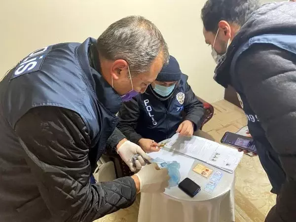 Son dakika haberi... Ankara merkezli 8 ilde uyuşturucu satıcılarına 'Vadi' operasyonu: 81 gözaltı Son dakika haberi... Ankara merkezli 8 ilde uyuşturucu satıcılarına 'Vadi' operasyonu: 81 gözaltı