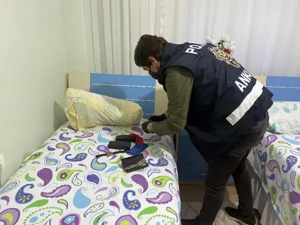 Son dakika haberi... Ankara merkezli 8 ilde uyuşturucu satıcılarına 'Vadi' operasyonu: 81 gözaltı Son dakika haberi... Ankara merkezli 8 ilde uyuşturucu satıcılarına 'Vadi' operasyonu: 81 gözaltı