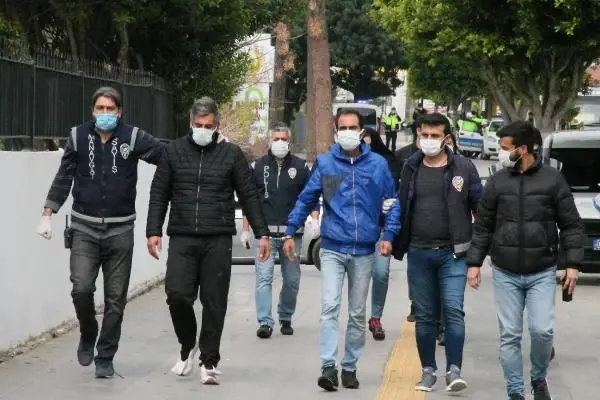 ANTALYA'DA TELEFONLA DOLANDIRAN 3 ŞÜPHELİ İZMİR'DE YAKALANDI ANTALYA'DA TELEFONLA DOLANDIRAN 3 ŞÜPHELİ İZMİR'DE YAKALANDI