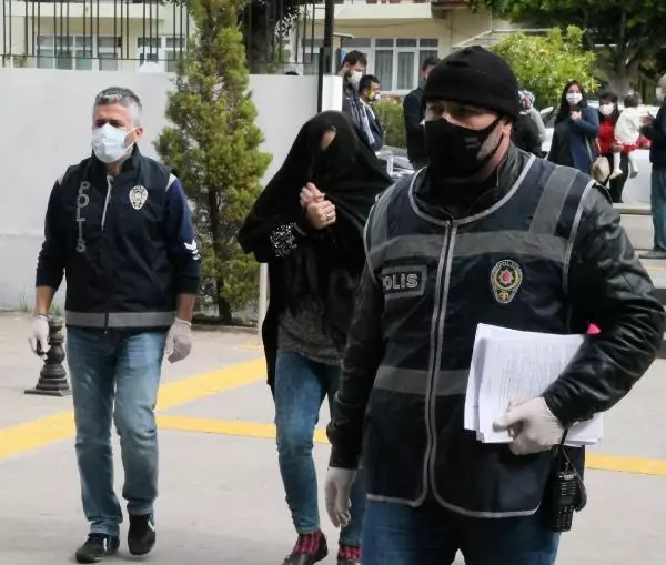 ANTALYA'DA TELEFONLA DOLANDIRAN 3 ŞÜPHELİ İZMİR'DE YAKALANDI ANTALYA'DA TELEFONLA DOLANDIRAN 3 ŞÜPHELİ İZMİR'DE YAKALANDI
