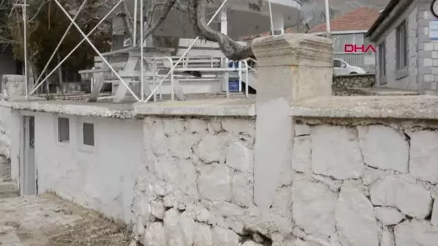 ANTALYA ROMA DUVARINA PLASTİK ÇEŞME KALDIRILDI ANTALYA ROMA DUVARINA PLASTİK ÇEŞME KALDIRILDI