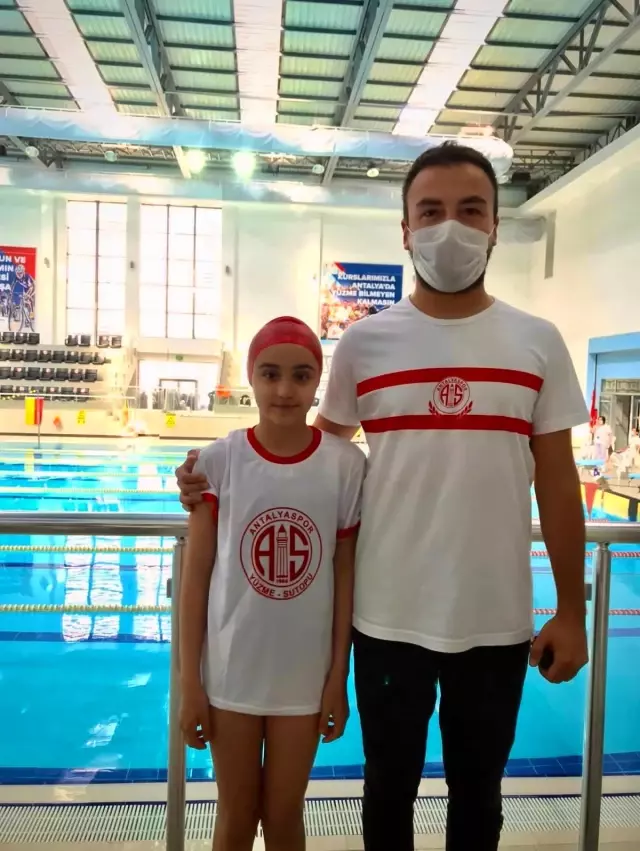 Antayasporlu Beste, yüzmede Antalya Şampiyonu oldu Antayasporlu Beste, yüzmede Antalya Şampiyonu oldu