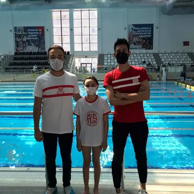 Antayasporlu Beste, yüzmede Antalya Şampiyonu oldu Antayasporlu Beste, yüzmede Antalya Şampiyonu oldu