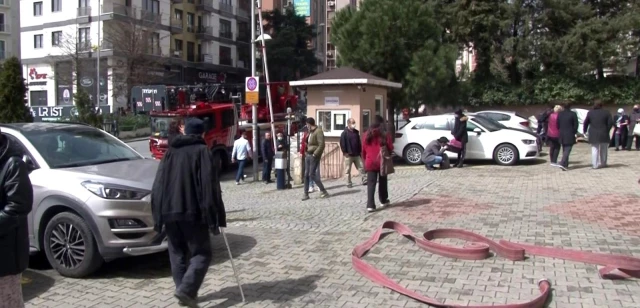 Son dakika... Ataşehir'de 14 katlı binada yangın paniği