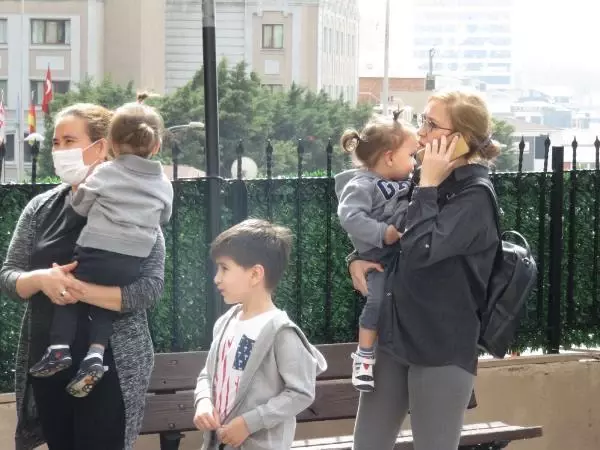 ATAŞEHİR'DE YANGIN; EVCİL HAYVANLARINI ALIP DIŞARI ÇIKTILAR ATAŞEHİR'DE YANGIN; EVCİL HAYVANLARINI ALIP DIŞARI ÇIKTILAR