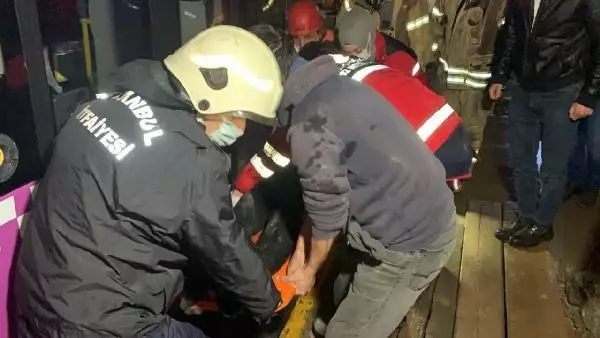 Ataşehir'de yolun karşısına geçmek isterken feci şekilde can verdi Ataşehir'de yolun karşısına geçmek isterken feci şekilde can verdi