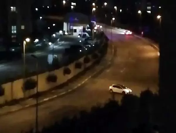 Son dakika haberi: AVCILAR'DA KISITLAMA ZAMANI BOŞ YOLDA DRİFT YAPAN SÜRÜCÜ KAMERADA Son dakika haberi: AVCILAR'DA KISITLAMA ZAMANI BOŞ YOLDA DRİFT YAPAN SÜRÜCÜ KAMERADA