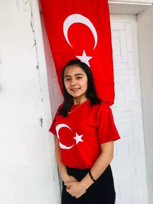 Aydın'da, kayıp liseli Yağmur aranıyor Aydın'da, kayıp liseli Yağmur aranıyor