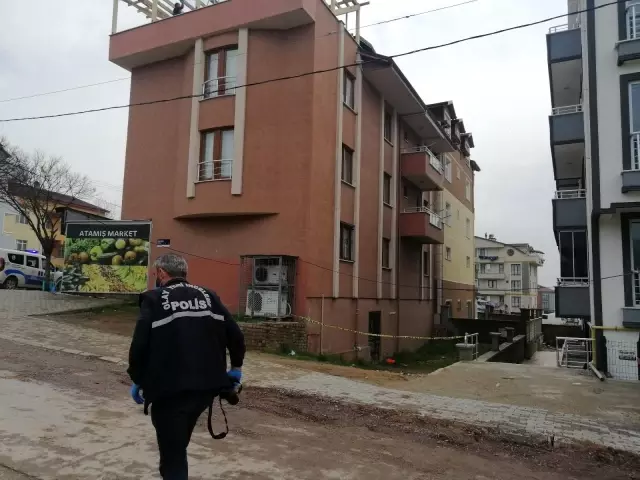 Çatıda babasına yardım etmek isterken düşerek ağır yaralandı Çatıda babasına yardım etmek isterken düşerek ağır yaralandı