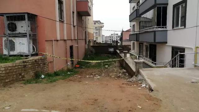 Çatıda babasına yardım etmek isterken düşerek ağır yaralandı Çatıda babasına yardım etmek isterken düşerek ağır yaralandı