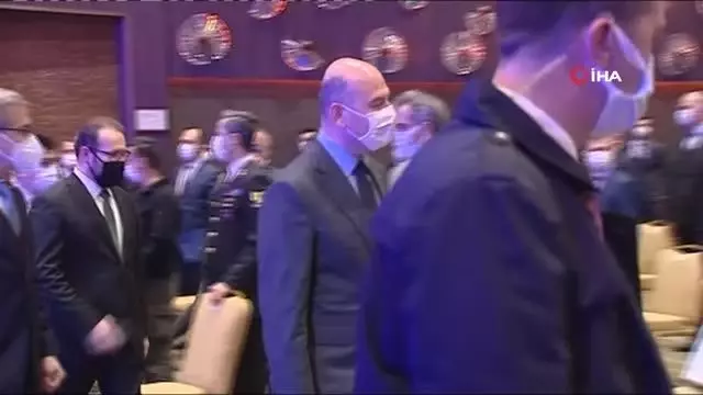 Bakan Soylu: 'Bizi vesayet dönemlerinin ülkesi gören, bir iki sayfalık bildirilerle ha bildireceklerini zanneden, her anlamda emekli olmuş... Bakan Soylu: 'Bizi vesayet dönemlerinin ülkesi gören, bir iki sayfalık bildirilerle ha bildireceklerini zanneden, her anlamda emekli olmuş...