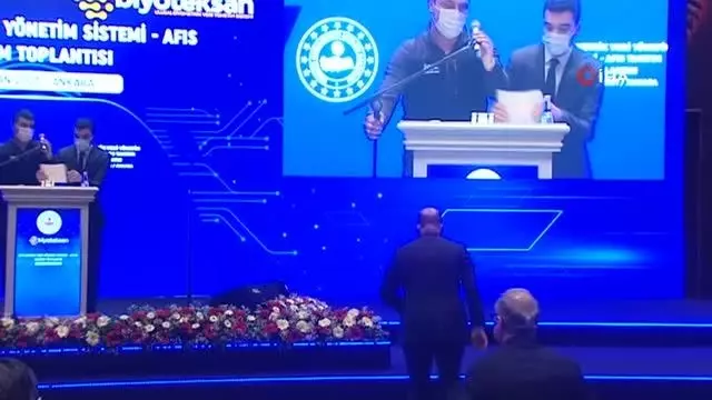 Bakan Soylu: 'Bizi vesayet dönemlerinin ülkesi gören, bir iki sayfalık bildirilerle ha bildireceklerini zanneden, her anlamda emekli olmuş... Bakan Soylu: 'Bizi vesayet dönemlerinin ülkesi gören, bir iki sayfalık bildirilerle ha bildireceklerini zanneden, her anlamda emekli olmuş...