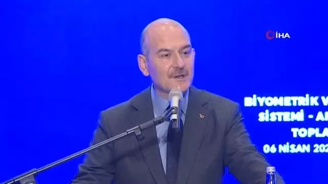 Bakan Soylu: 'Bizi vesayet dönemlerinin ülkesi gören, bir iki sayfalık bildirilerle ha bildireceklerini zanneden, her anlamda emekli olmuş... Bakan Soylu: 'Bizi vesayet dönemlerinin ülkesi gören, bir iki sayfalık bildirilerle ha bildireceklerini zanneden, her anlamda emekli olmuş...